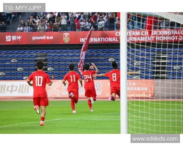 实况足球中的现役球星正式退役引发球迷热议与足球未来思考