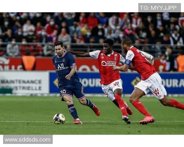 巴黎圣日耳曼球星领衔新赛季挑战欧冠荣耀目标，豪华阵容展现无尽可能